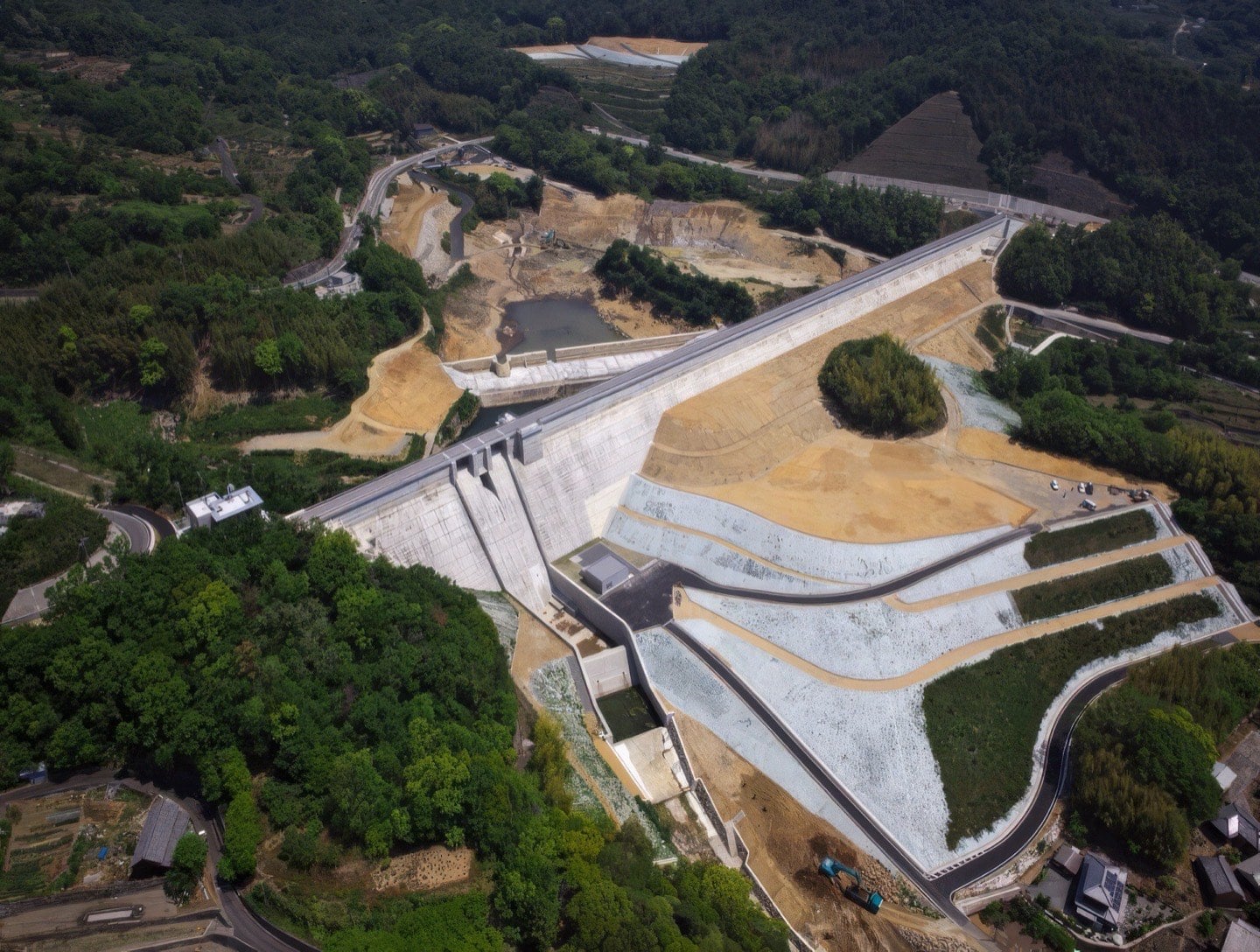 新内海ダム本体建設工事
